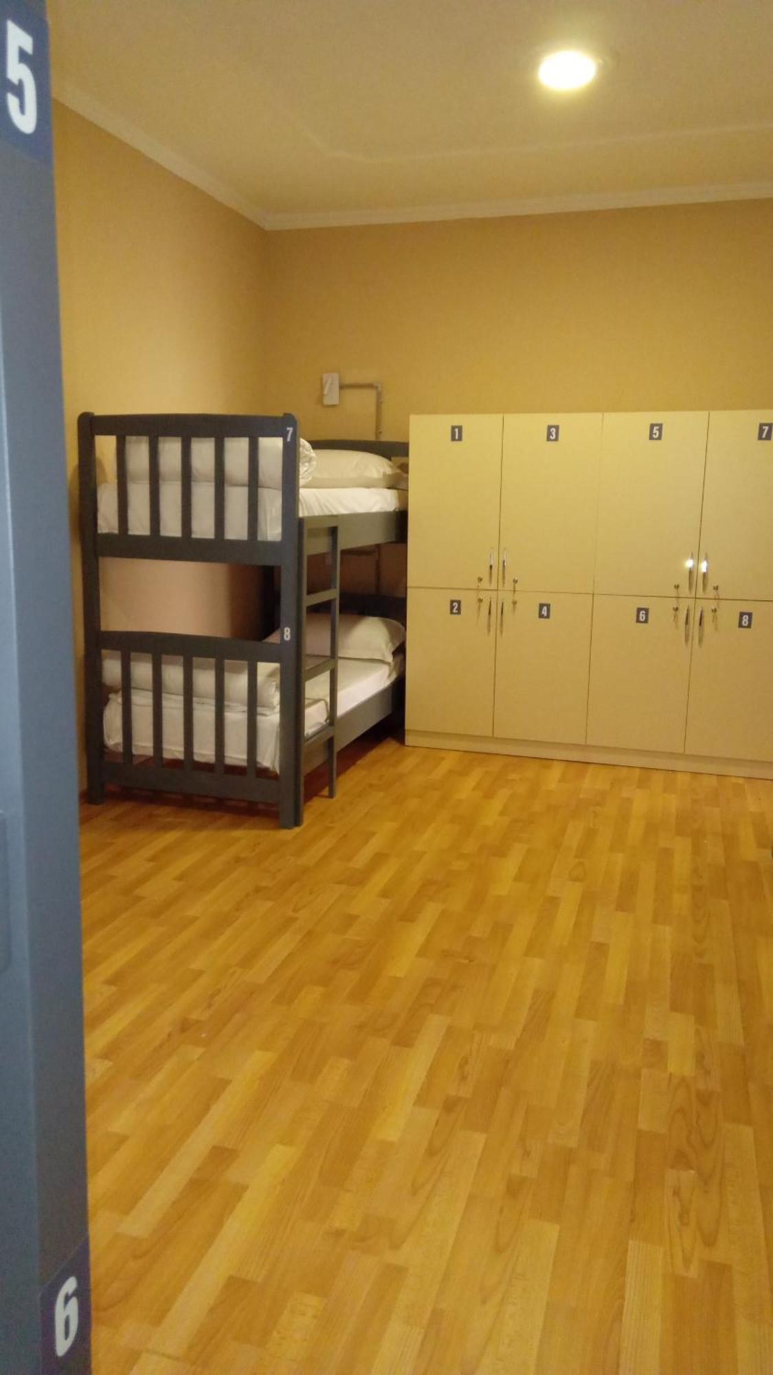 Mandarine Hostel Тирана Екстер'єр фото