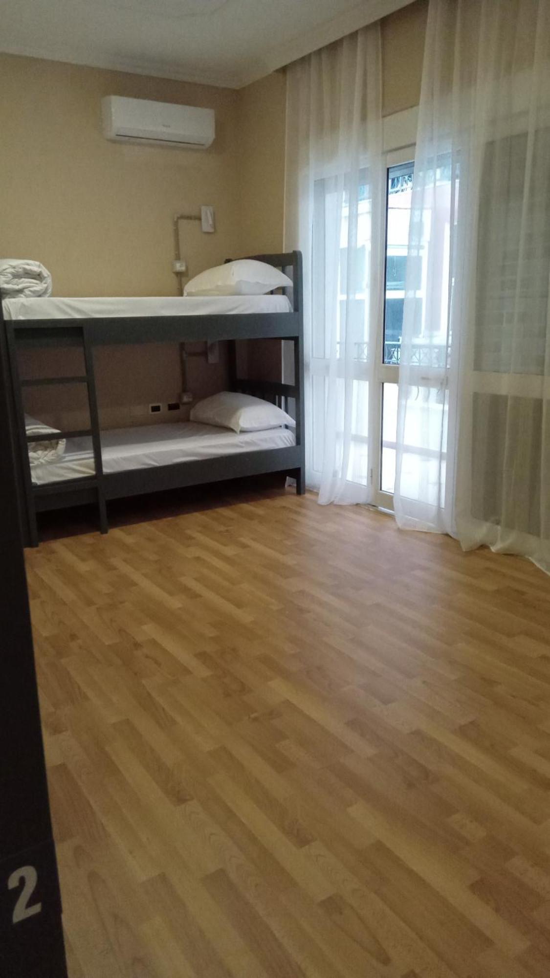 Mandarine Hostel Тирана Екстер'єр фото
