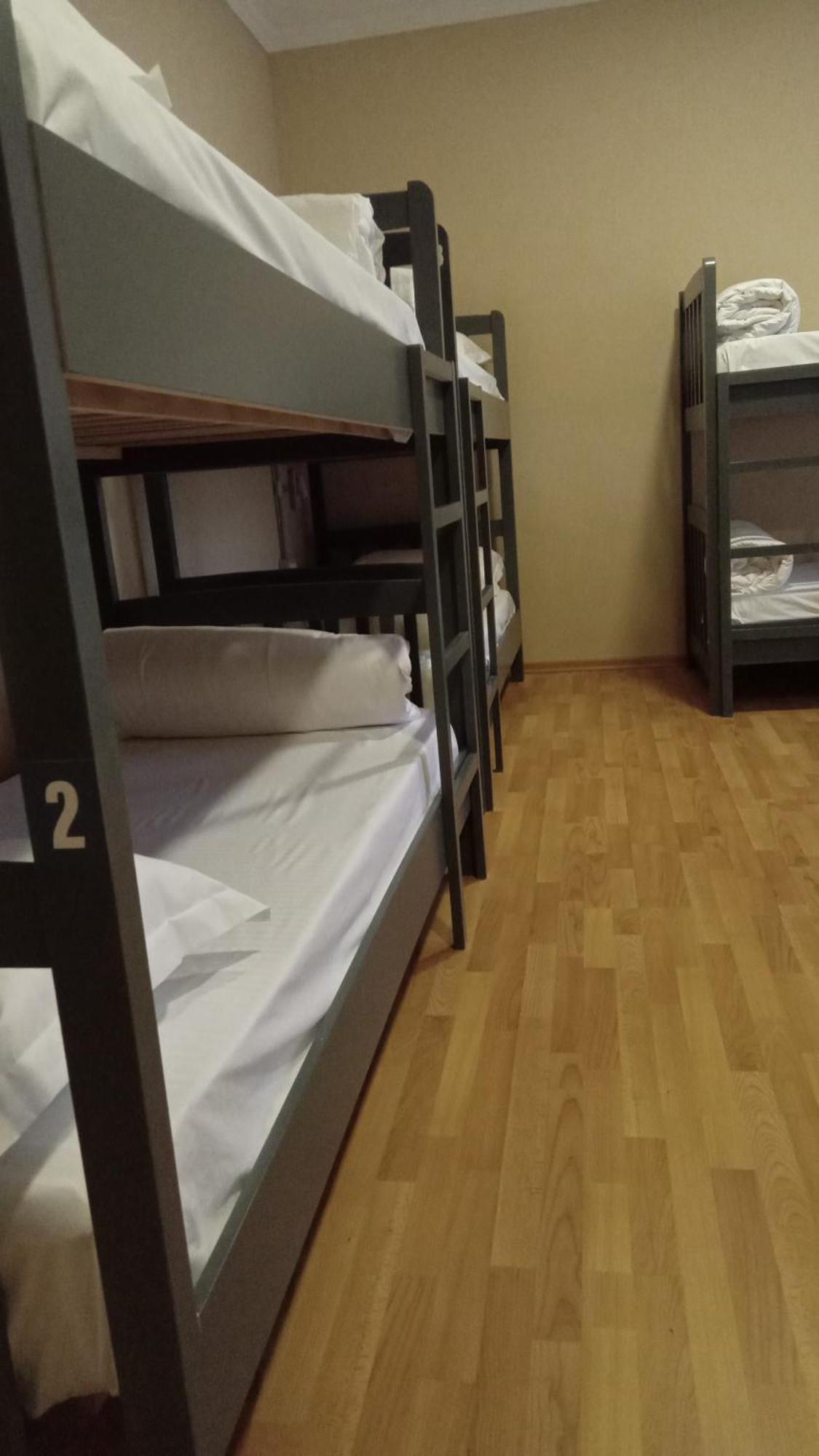 Mandarine Hostel Тирана Екстер'єр фото