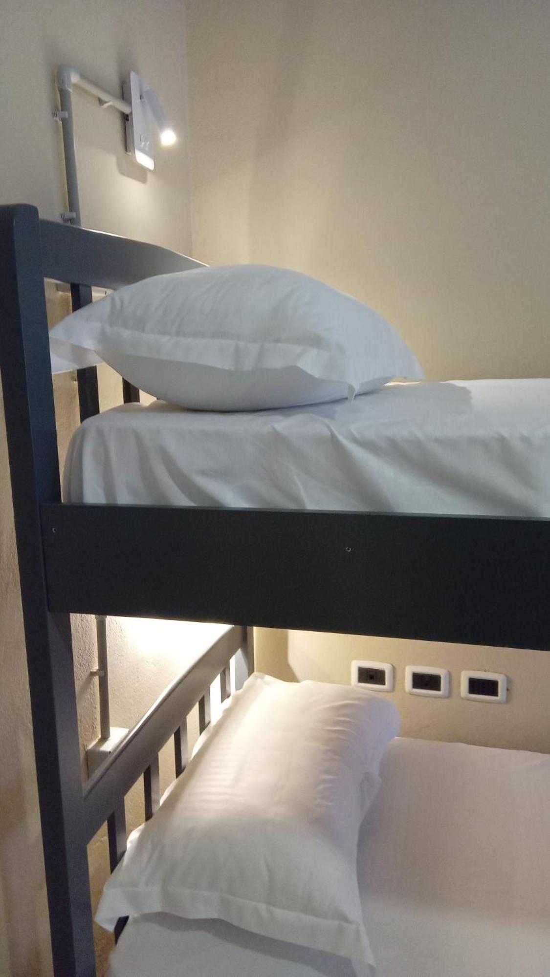 Mandarine Hostel Тирана Екстер'єр фото