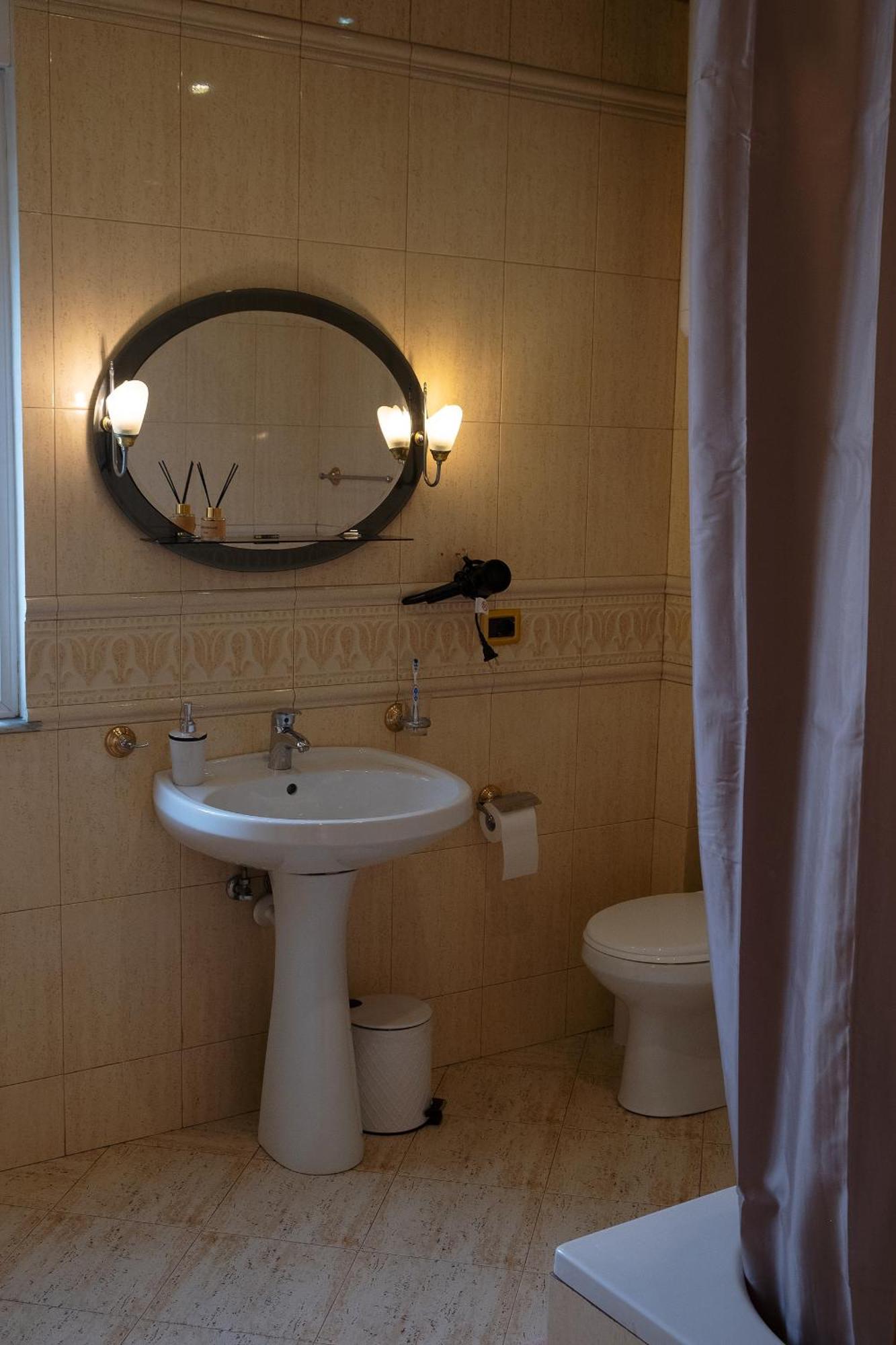 Mandarine Hostel Тирана Екстер'єр фото