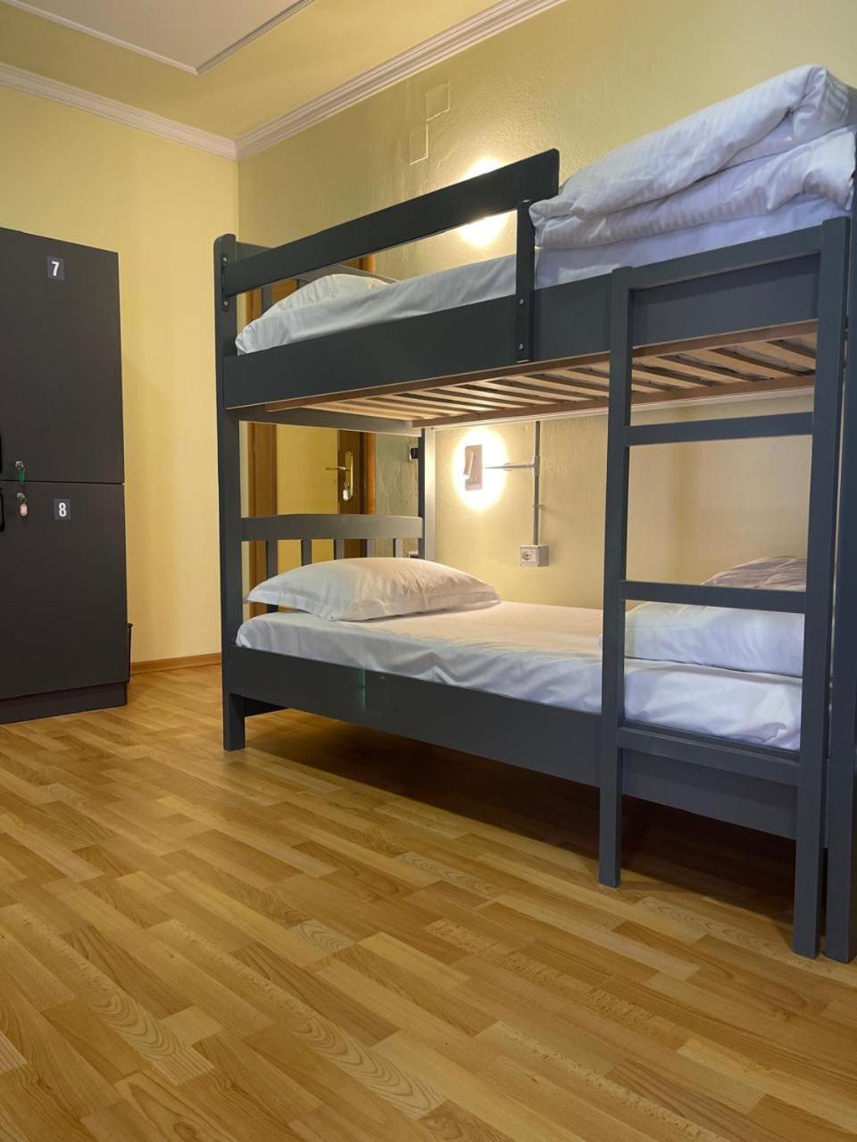Mandarine Hostel Тирана Екстер'єр фото