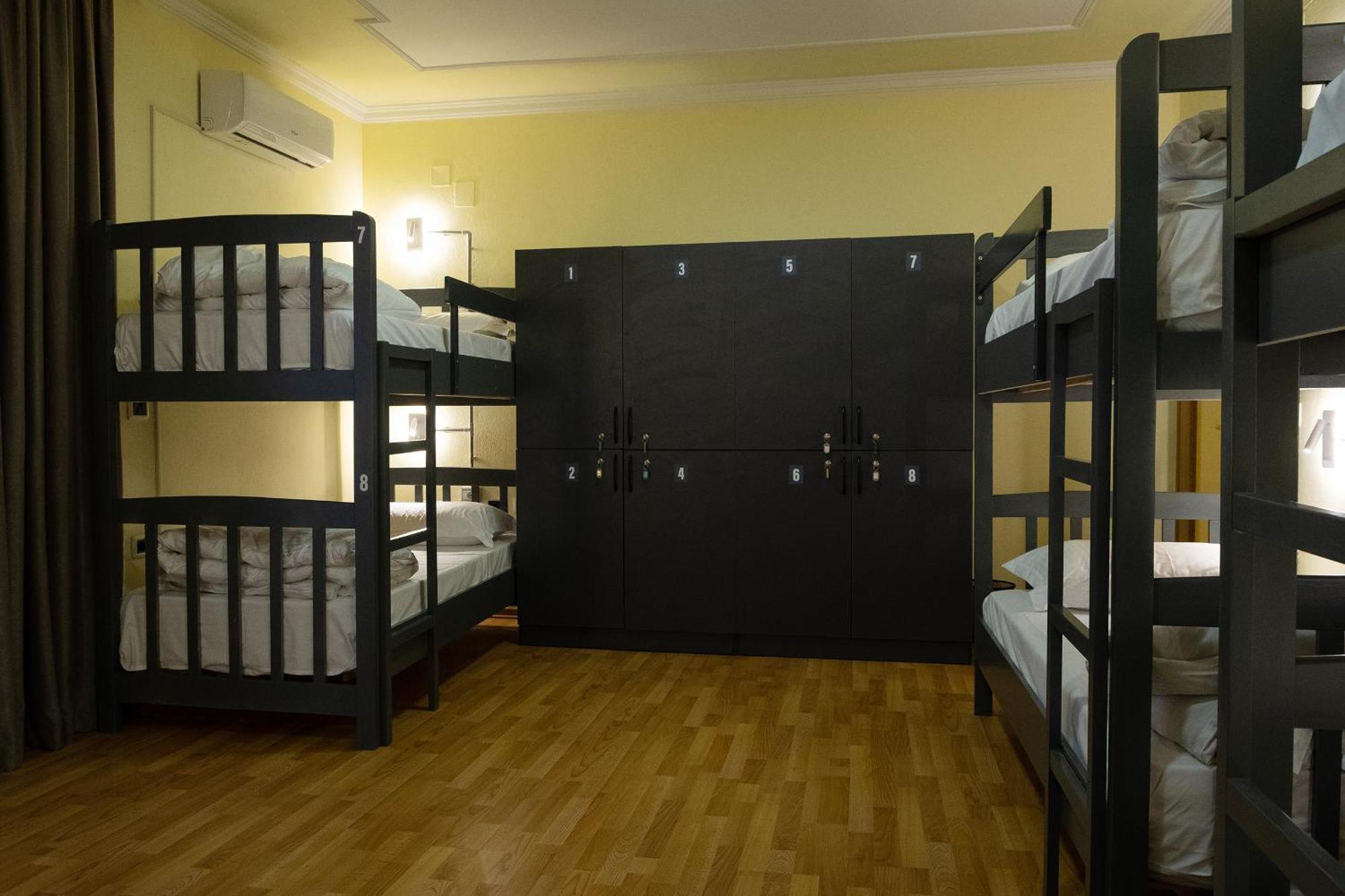 Mandarine Hostel Тирана Екстер'єр фото