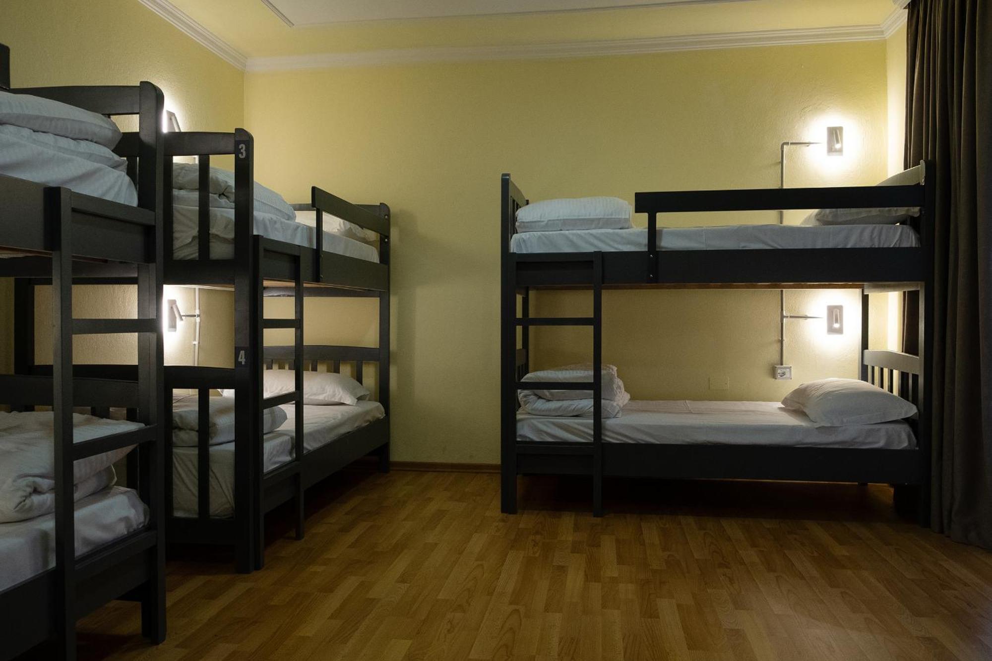 Mandarine Hostel Тирана Екстер'єр фото