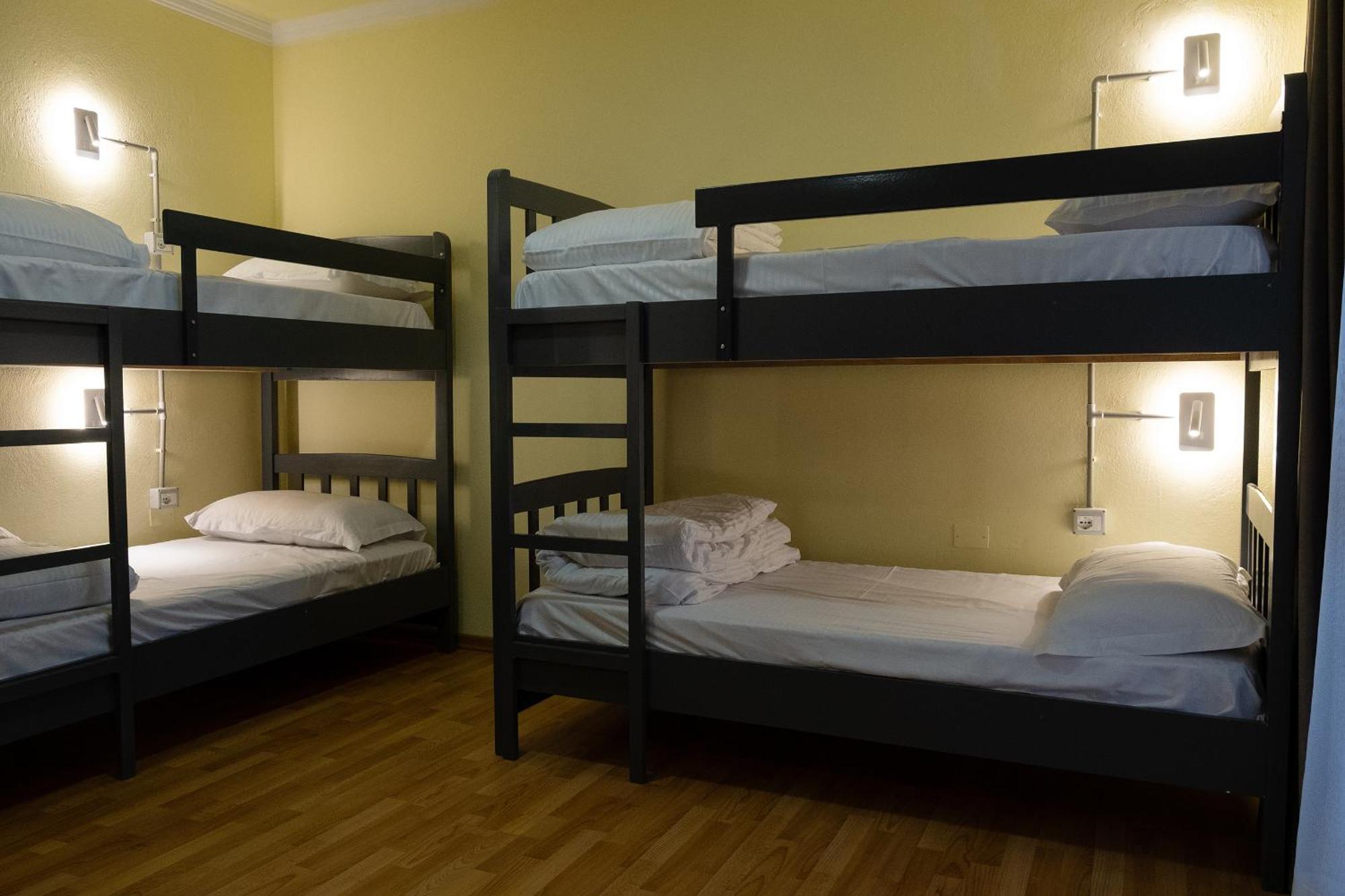 Mandarine Hostel Тирана Екстер'єр фото