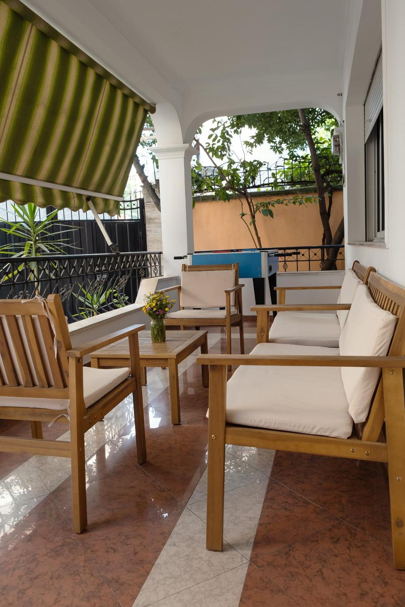 Mandarine Hostel Тирана Екстер'єр фото