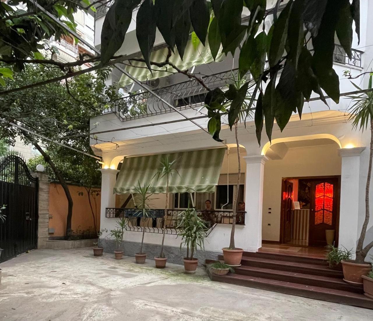 Mandarine Hostel Тирана Екстер'єр фото