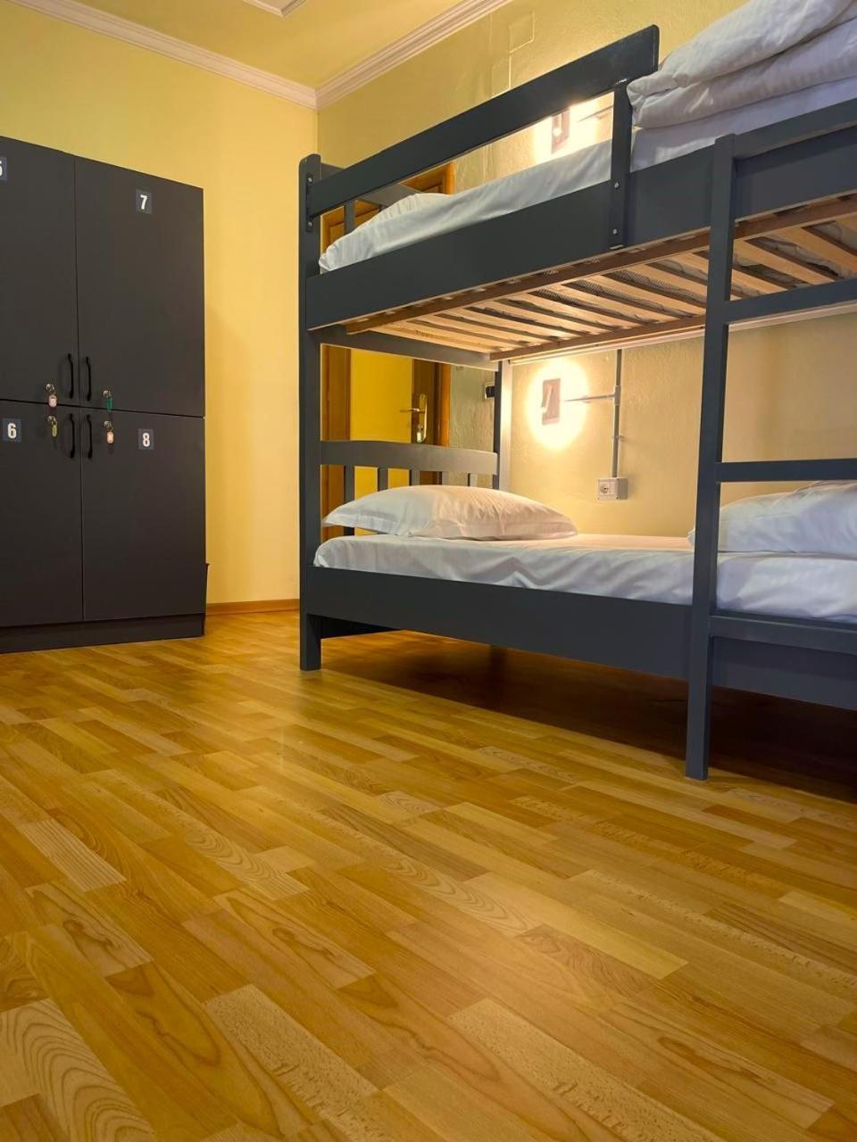 Mandarine Hostel Тирана Екстер'єр фото
