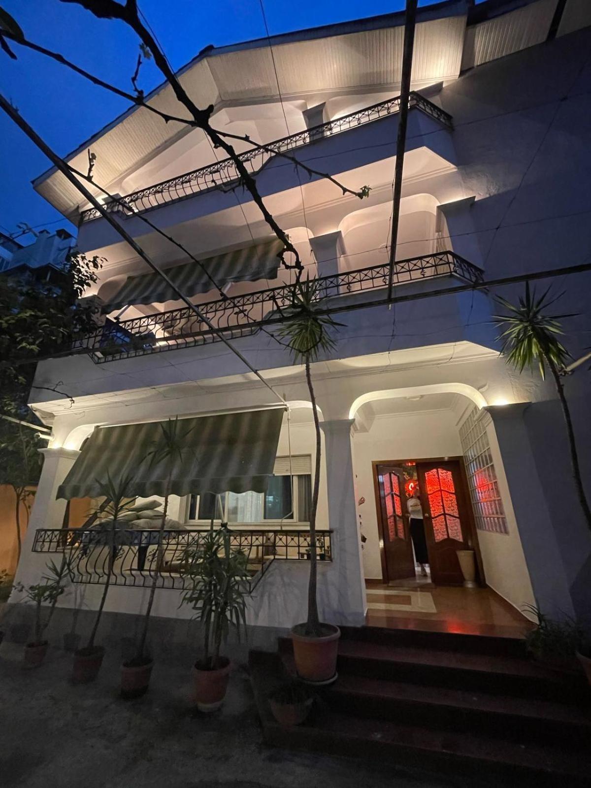 Mandarine Hostel Тирана Екстер'єр фото