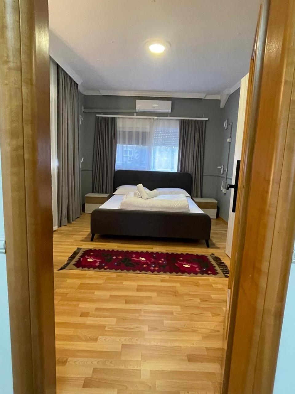Mandarine Hostel Тирана Екстер'єр фото