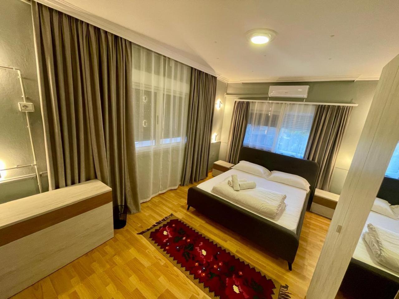 Mandarine Hostel Тирана Екстер'єр фото