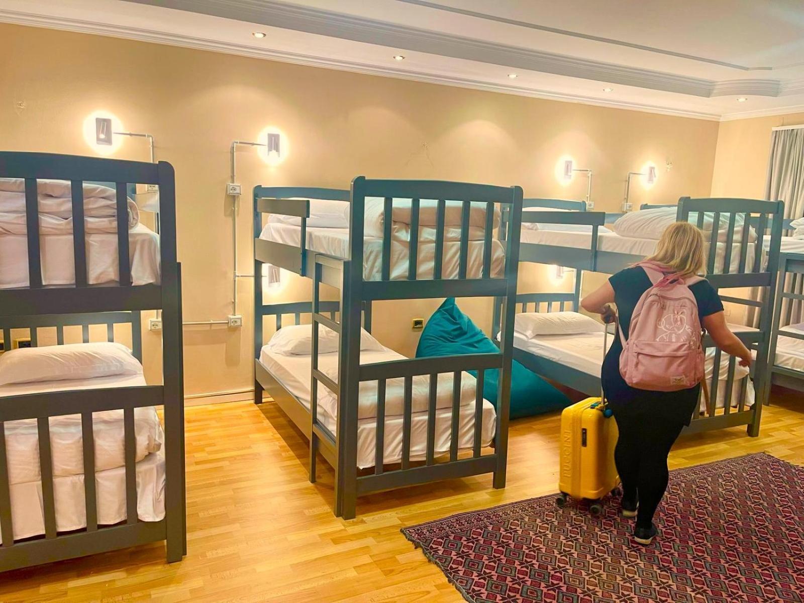 Mandarine Hostel Тирана Екстер'єр фото