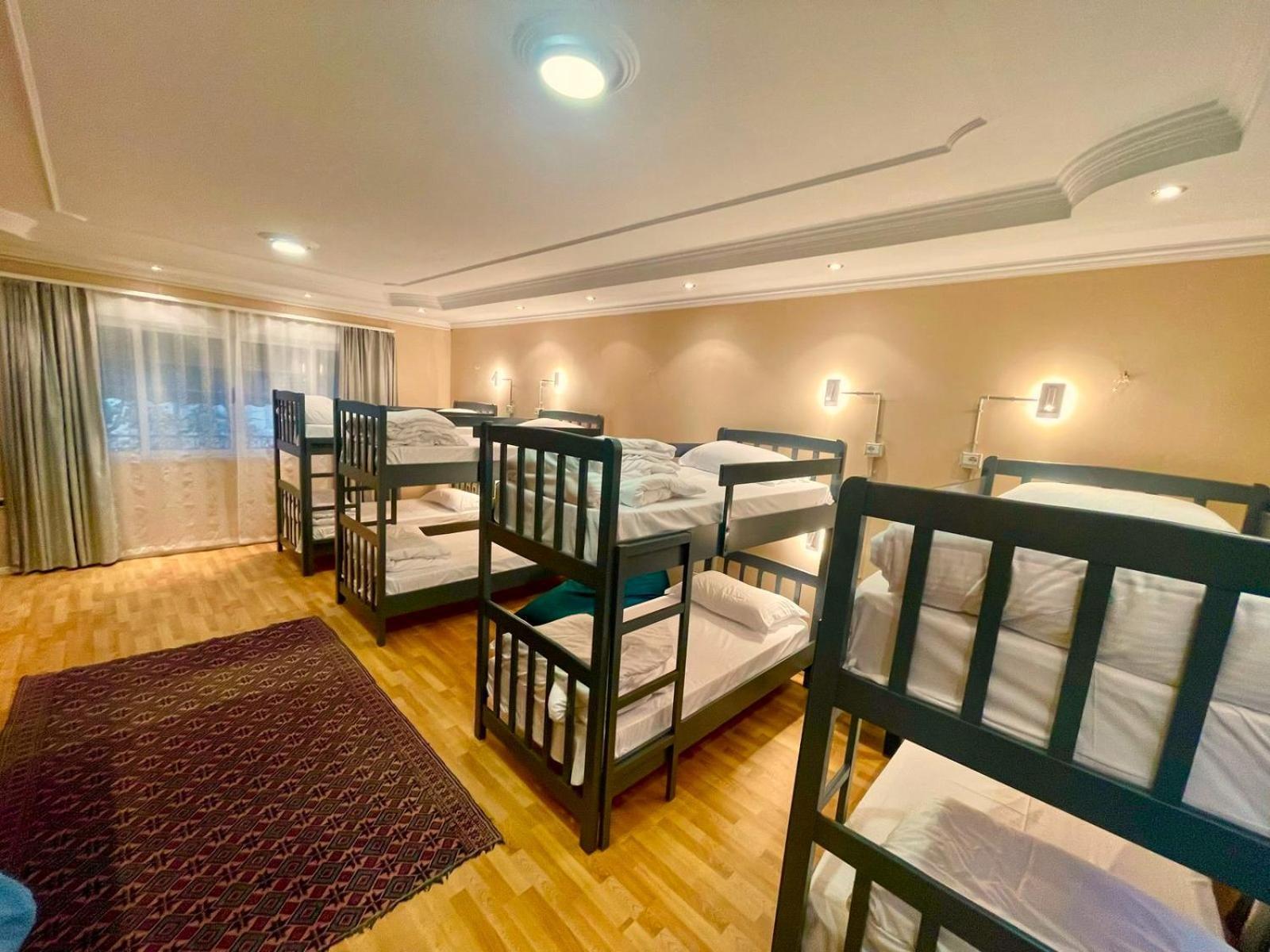 Mandarine Hostel Тирана Екстер'єр фото
